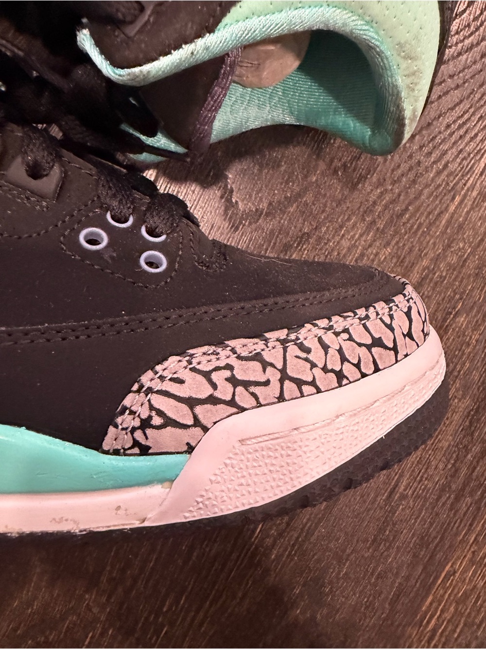 Jordan Black and Bleached Turquoise (Tiffany Blue) Jordan 3s Sneakers size 5Y - Picture 3 of 10